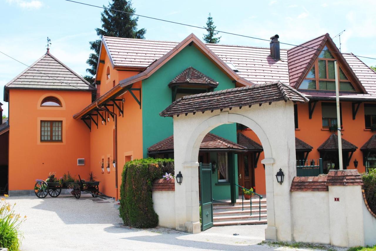 L'Auberge Des Gourmets Hotel Restaurant Le Vaudioux Luaran gambar